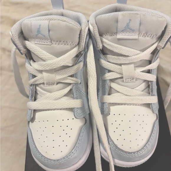 Toddler Jordan 1 Mid - Picture 2 of 3